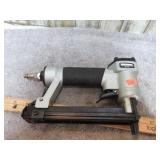 PNEUMATIC STAPLE GUN