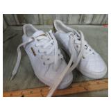 GUESS SHOES -- SZ 5 1/2M