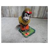WIND-UP GOLFING BEAR