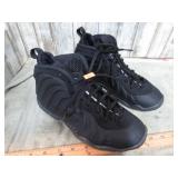 NIKE SHOES -- 5.5Y