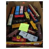 "H O" MODEL TRAIN CARS