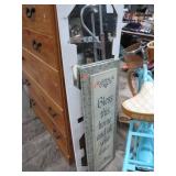 DRESSING MIRROR & WALL DECOR