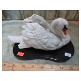 PORCELAIN SWAN