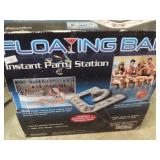 FLOATING POOL BAR