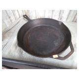 LODGE 12" CAST IRON SKILLET