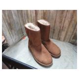 UGG BOOTS -- 8
