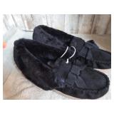 SLIPPERS -- 7 /8