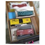 "H O" MODEL TRAIN FREIGHT CARS