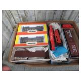 "H O" MODEL TRAIN CARS