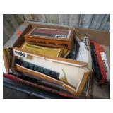 "H O" MODEL TRAIN ENGINE & CARS