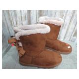 UGG STYLE BOOTS -- 7 1/2