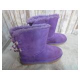 UGG BOOTS -- 4