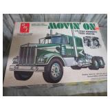 1:25 MOVIN ON KENWORTH ROAD TRACTOR MODEL
