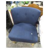 UPHOLSTERED CHAIR