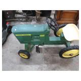 JOHN DEERE PEDAL TRACTOR