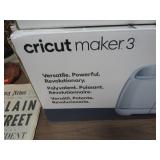 CRICUT MAKER 3 & ROLL HOLDER