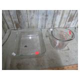 BAKING DISH & MEASURING CUP