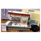 Singer Fashion Mate w/ Case