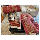 Queen Comforter with Pillows & Bed Skirt