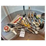 Vintage Kitchen Utensils & Gadgets
