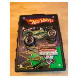Hot Wheels Monster Jam Grave Digger Carrying Case with Assorted Toy Cars