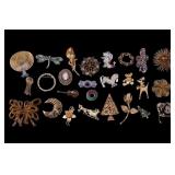Assortment of Brooches (26)