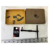 Tooth extractor with lead teeth