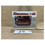 1/16 International T340 Crawler by Ertl