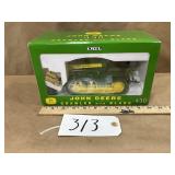 1/16 John Deere 430 Crawler w/ Blade by Ertl w/
