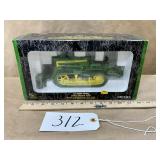 1/16 John Deere 420 Crawler w/ Blade by Ertl