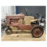 Farmall 400 pedal tractor by Eska - Broken Seat