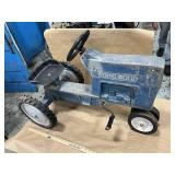 Ford 8000 pedal tractor by Ertl - Broken Hitch