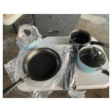 Pots and pans like new condition