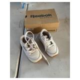 Reebok baby size shoes. Sz 4