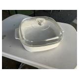 Glass baking dish with lid