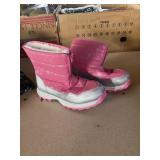 Kids winter boots. Sz 5. Used