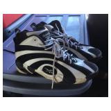 Reebok menï¿½s shoes size 11 1/2 have been worn but