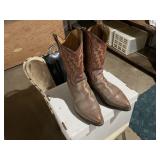 Brown lizard print western boots, with safety