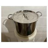 Stainless stockpot