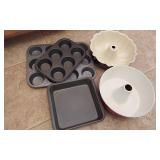 Muffin and cake pans
