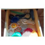 2 drawers of kitchen odds and ends
