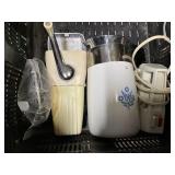 Waringmixer, Corningware teapot is missing top,