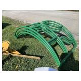 Round hay bale feeder