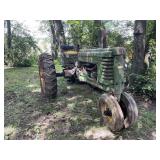 John Deere B runs and drives