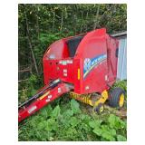 New Holland 450 utility round baler w/ c