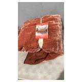 Opalhouse Tufted Velvet Stitch Quilt