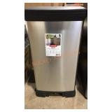 Curver 13.2 gallon Trash Can