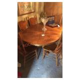 Beautiful Dining Room Table and Chairs