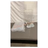 6 Plastic Lids & Ceiling Light