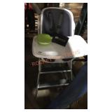 4moms Highchair with Container